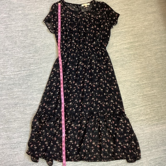 Romantic Floral Dress - Picture 6 of 9